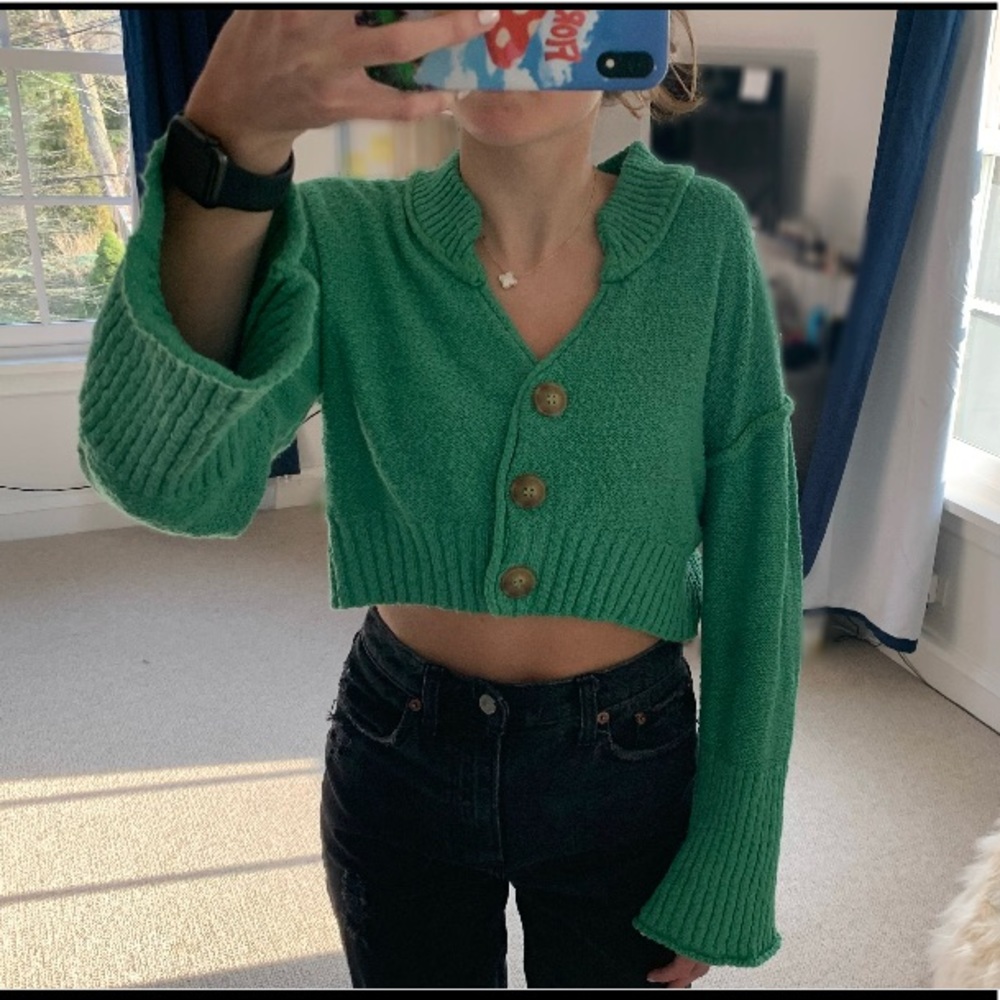 Urban Outfitter Green cropped sweater